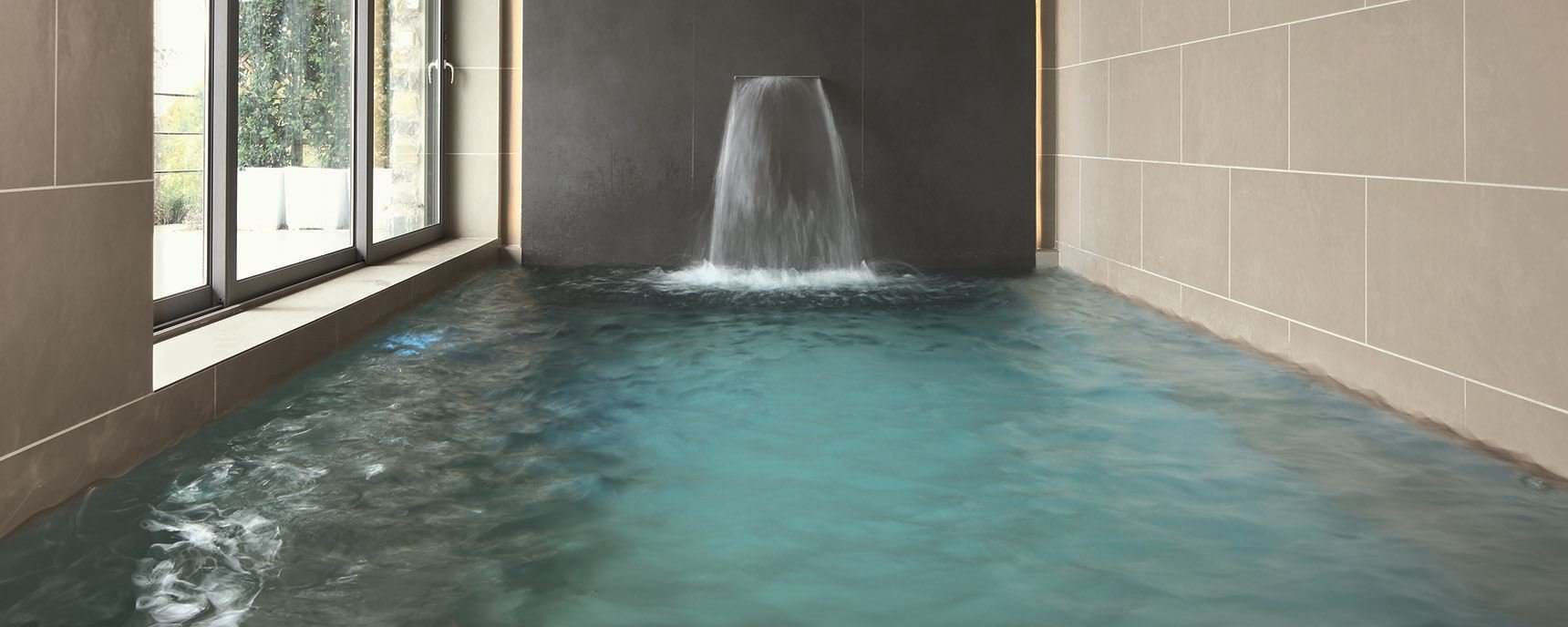 Tiles installation swimming pools